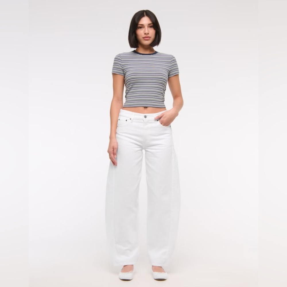 NWT! Abercrombie & Fitch White Mid Rise Barrel Jean - Size 33 🧑🚀